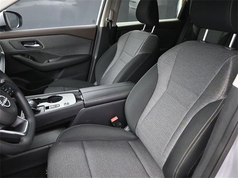 Used 2023 Nissan Rogue SV image 19