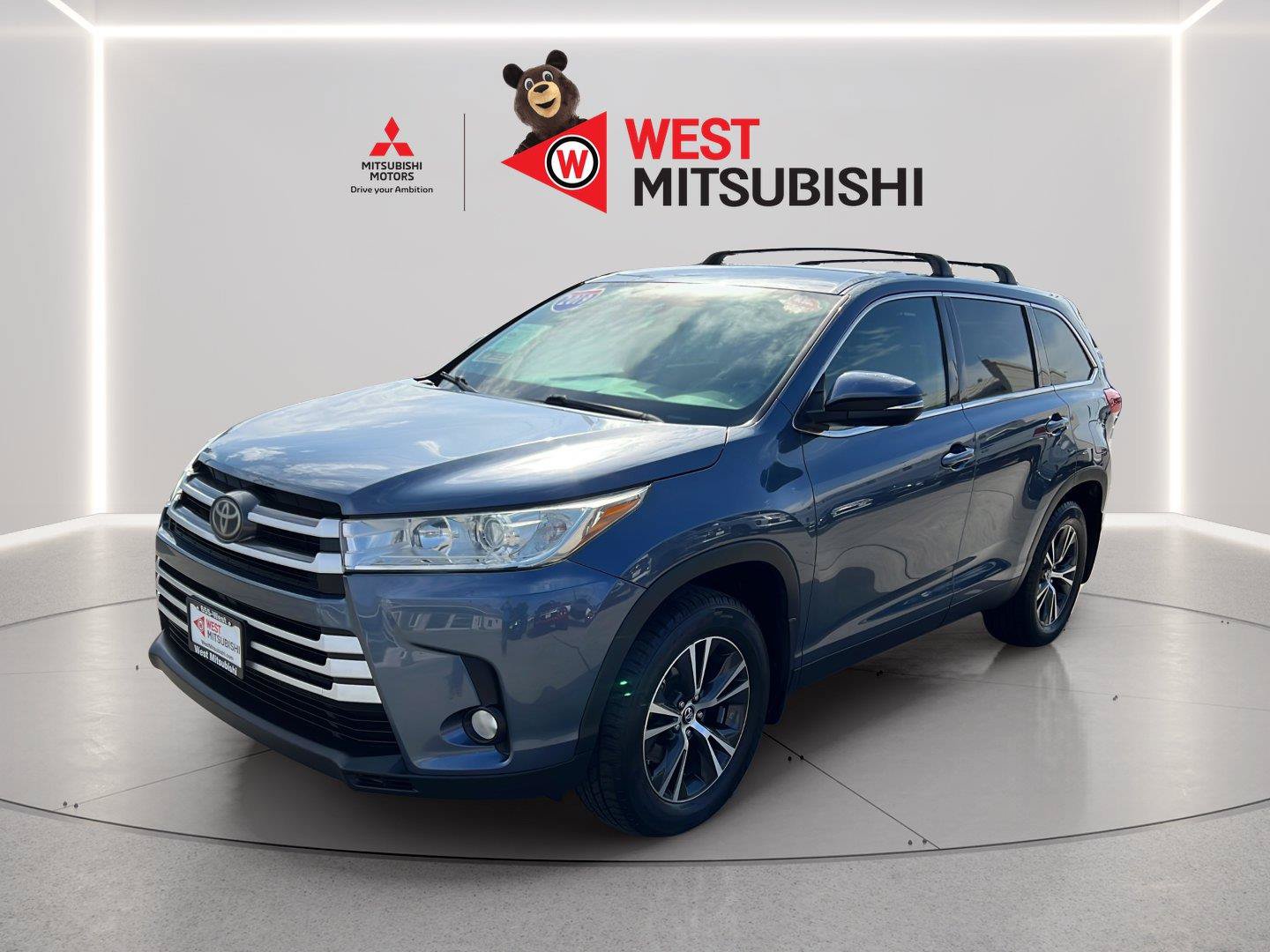 Used 2019 Toyota Highlander Plus AWD/4WD image 1