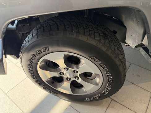 Used 2017 Jeep Wrangler Unlimited Sahara image 12