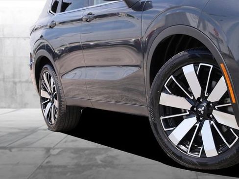 Used 2025 Mitsubishi Outlander SE AWD/4WD image 3