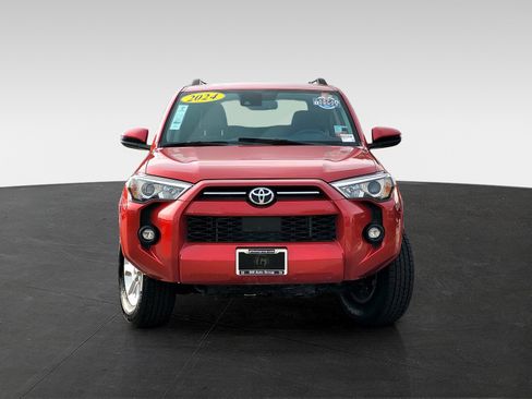 Used 2024 Toyota 4Runner SR5 image 2