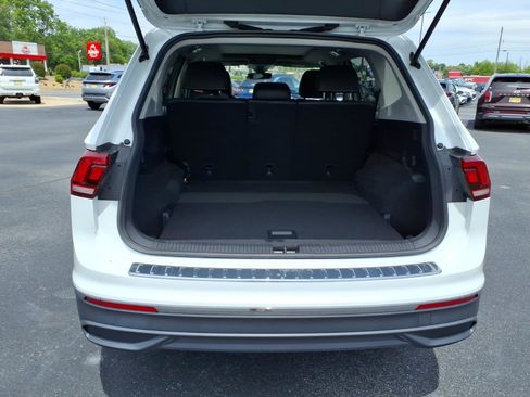 Used 2023 Volkswagen Tiguan SE AWD/4WD image 8