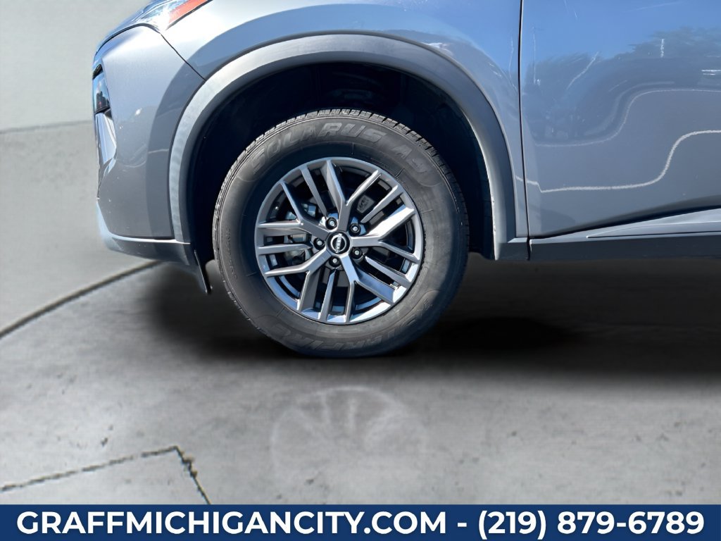 Used 2024 Nissan Rogue S AWD/4WD image 9