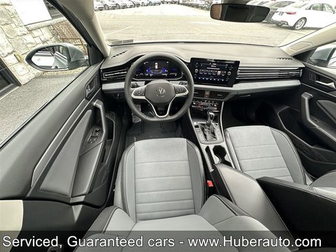 Used 2026 Volkswagen Jetta SE FWD image 10