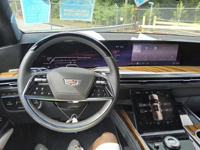 Used 2026 Cadillac Escalade Platinum Luxury RWD image 5