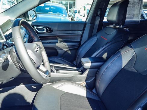 Used 2024 Jeep Compass Trailhawk image 14