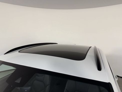Certified 2026 Porsche Macan S AWD/4WD image 17