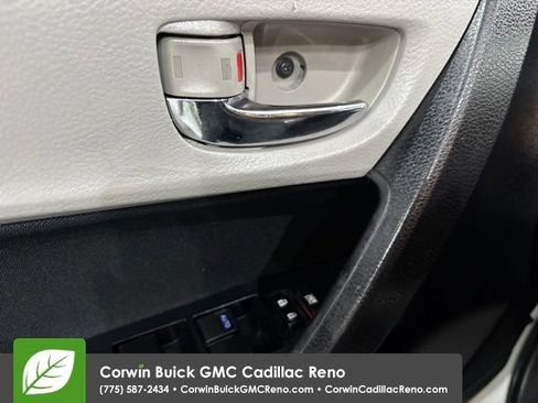 Used 2015 Toyota Corolla LE FWD image 30
