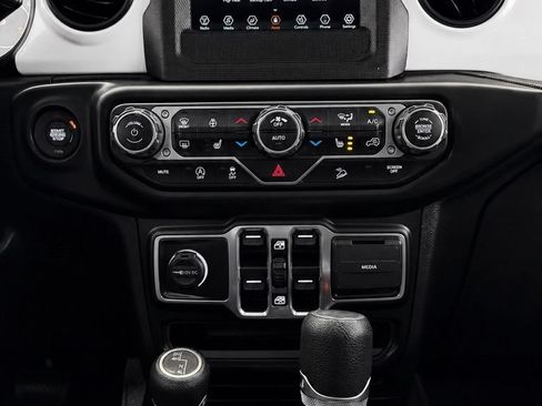 Used 2021 Jeep Wrangler Unlimited Sport AWD/4WD image 27