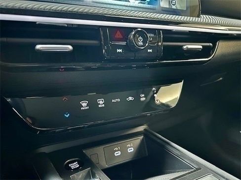 New 2025 Nissan Kicks SR w/ Illumination Package AWD/4WD image 17