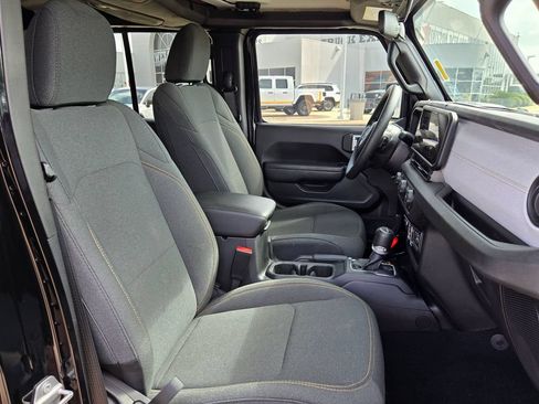 Used 2025 Jeep Gladiator Sport AWD/4WD image 23