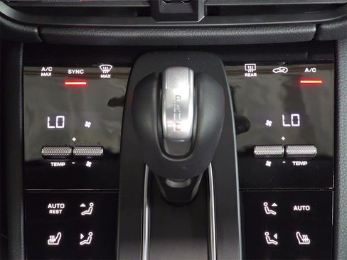 Certified 2025 Porsche Macan image 19