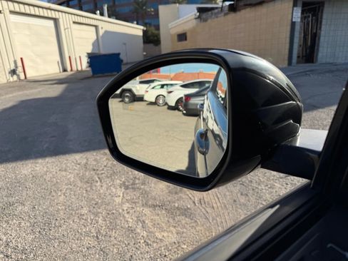 Used 2020 Land Rover Discovery Sport SE image 25