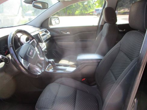 Used 2019 GMC Acadia SLE FWD image 13