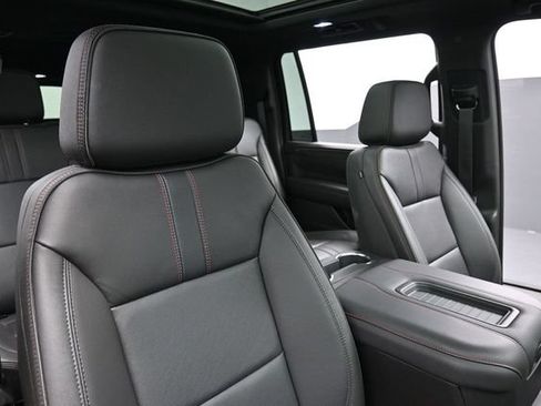 Used 2022 Chevrolet Suburban RST w/ Luxury Package AWD/4WD image 30