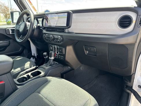 Used 2024 Jeep Gladiator Sport AWD/4WD image 35
