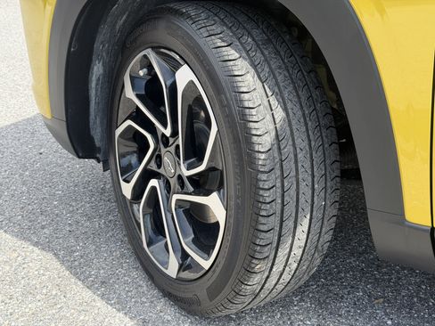 Certified 2024 Chevrolet Trax RS w/ Sunroof Package FWD image 35