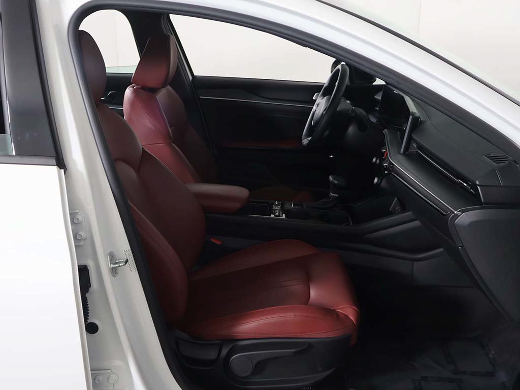 Used 2025 Kia K5 GT-Line w/ GT-Line Premium Package FWD image 28