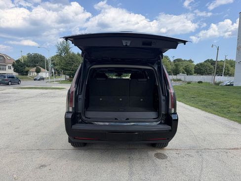 Used 2018 Cadillac Escalade Premium Luxury AWD/4WD image 8