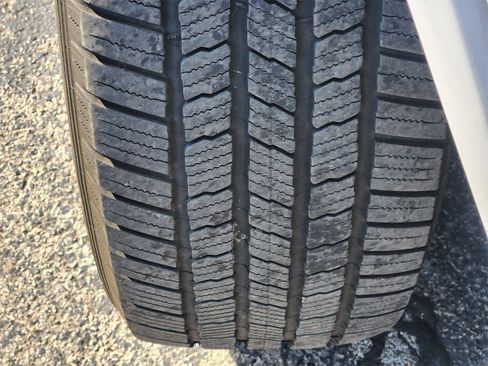 Used 2017 Jeep Grand Cherokee Overland w/ Jeep Active Safety Group image 10