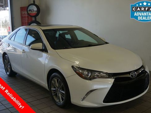 Used 2016 Toyota Camry SE w/ Moonroof Package image 1