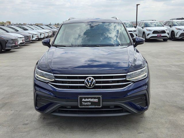 Used 2023 Volkswagen Tiguan SE FWD image 2