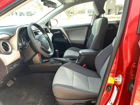 Used 2014 Toyota RAV4 XLE image 13