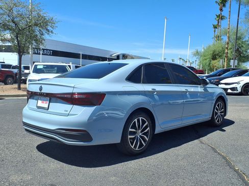 Used 2025 Volkswagen Jetta SE FWD image 5