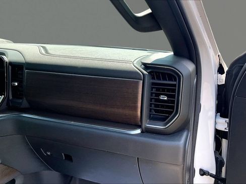 Certified 2022 Chevrolet Silverado 1500 High Country w/ Technology Package AWD/4WD image 16