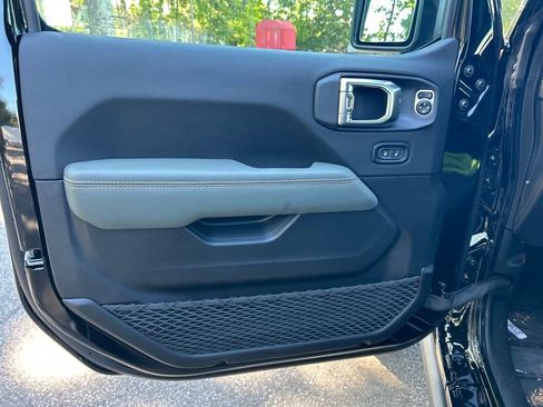 New 2025 Jeep Gladiator Mojave AWD/4WD image 12