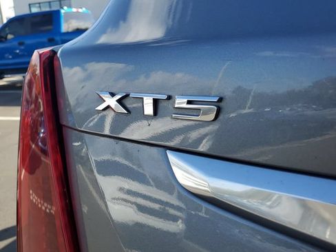 Used 2021 Cadillac XT5 Premium Luxury w/ LPO, Floor Liner Package AWD/4WD image 10