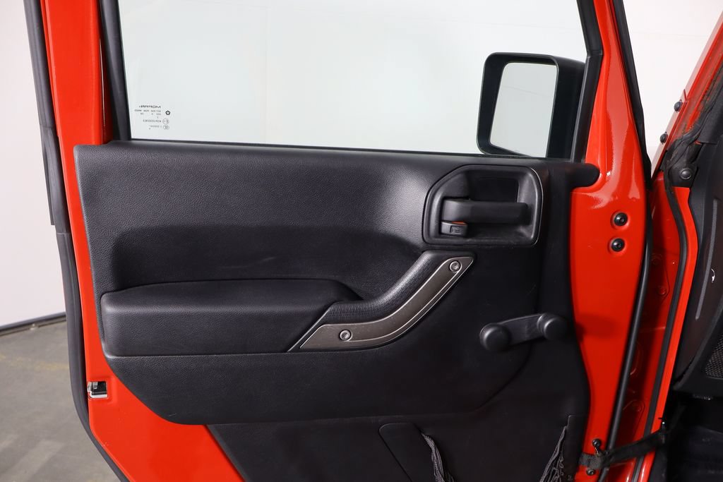 Used 2014 Jeep Wrangler Unlimited Sport w/ Connectivity Group AWD/4WD image 18