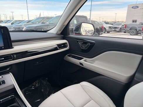 New 2026 Lincoln Aviator AWD image 20