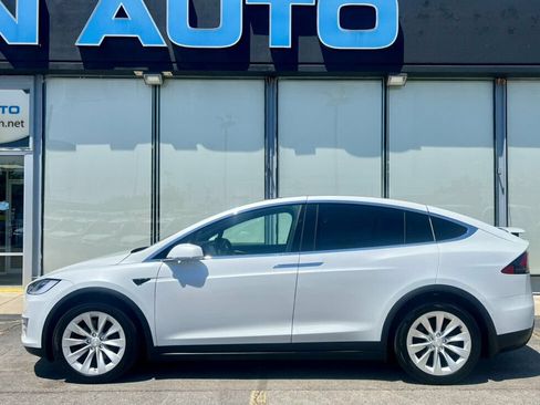 Used 2019 Tesla Model X Long Range AWD/4WD image 2