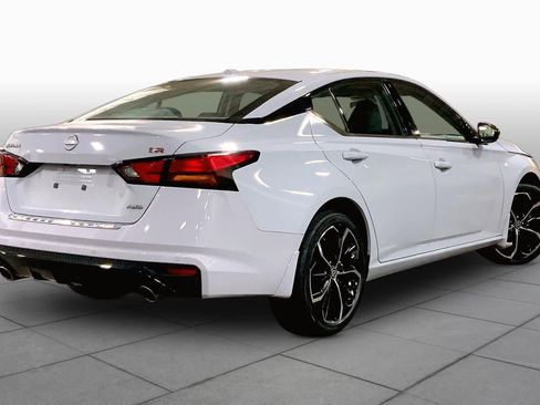 Used 2023 Nissan Altima 2.5 SR w/ SR Premium Package AWD/4WD image 13