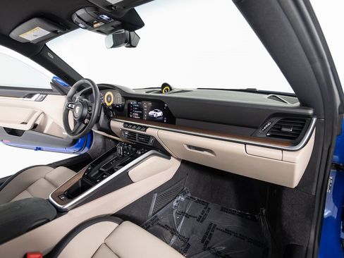 Certified 2025 Porsche 911 Carrera image 32