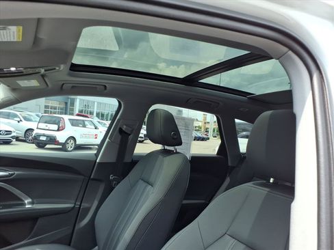 Certified 2025 Audi Q5 Premium w/ Convenience Package AWD/4WD image 12