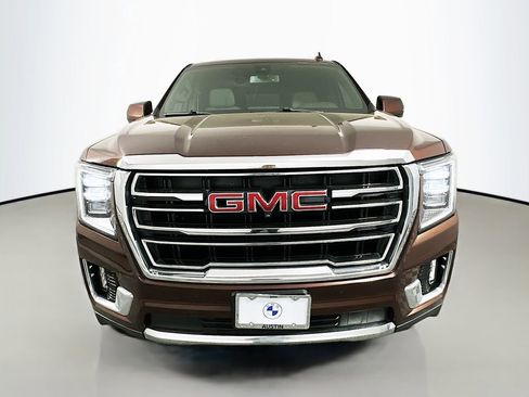 Used 2022 GMC Yukon SLT w/ SLT Premium Package image 2