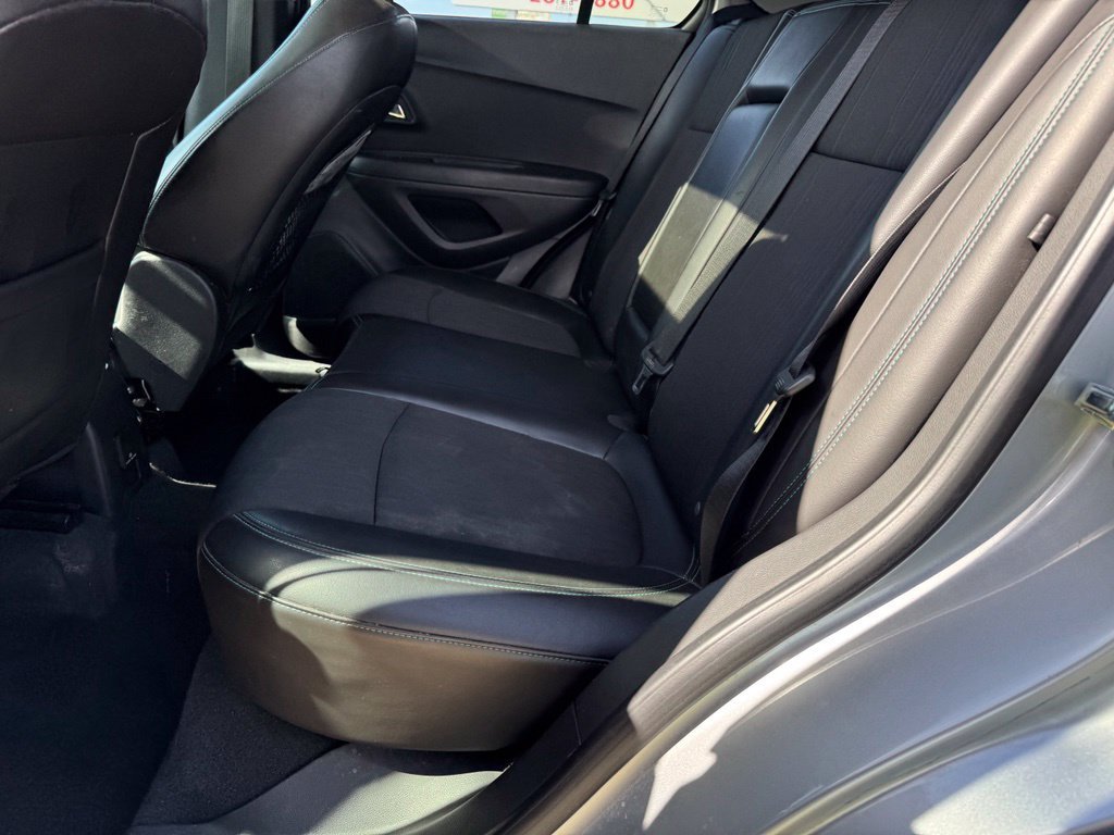 Used 2015 Chevrolet Trax LT w/ LT Sun and Sound Package FWD image 10