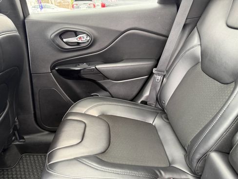 Used 2019 Jeep Cherokee Latitude Plus image 20