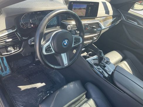 Used 2022 BMW 530e w/ M Sport Package image 17