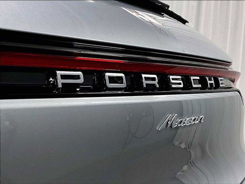 New 2026 Porsche Macan image 33