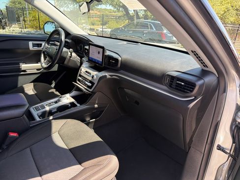 Used 2023 Ford Explorer XLT RWD image 41