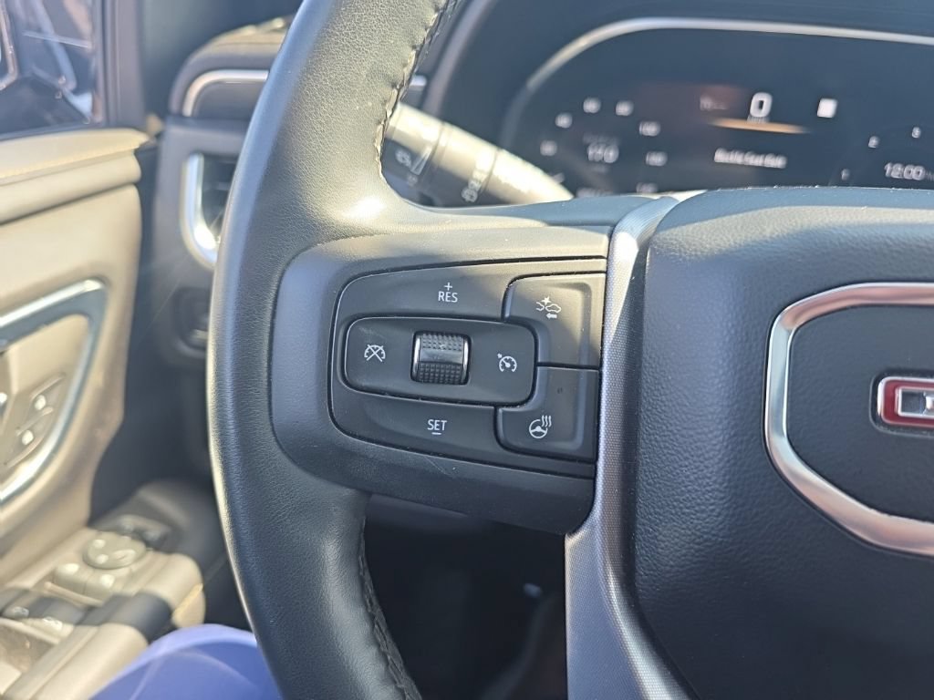 Used 2023 GMC Yukon XL SLT w/ SLT Luxury Package AWD/4WD image 17