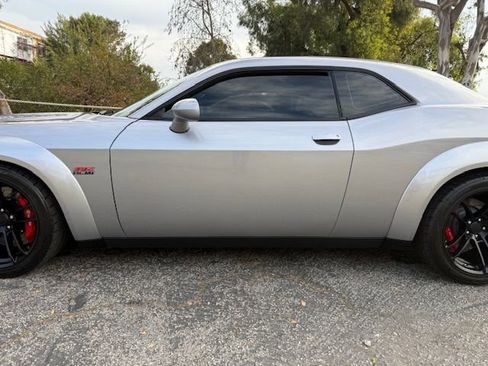 Used 2015 Dodge Challenger SRT w/ Technology Group image 21