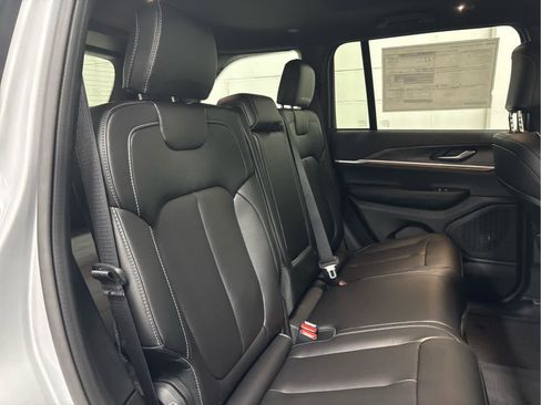 New 2025 Jeep Grand Cherokee Limited AWD/4WD image 22