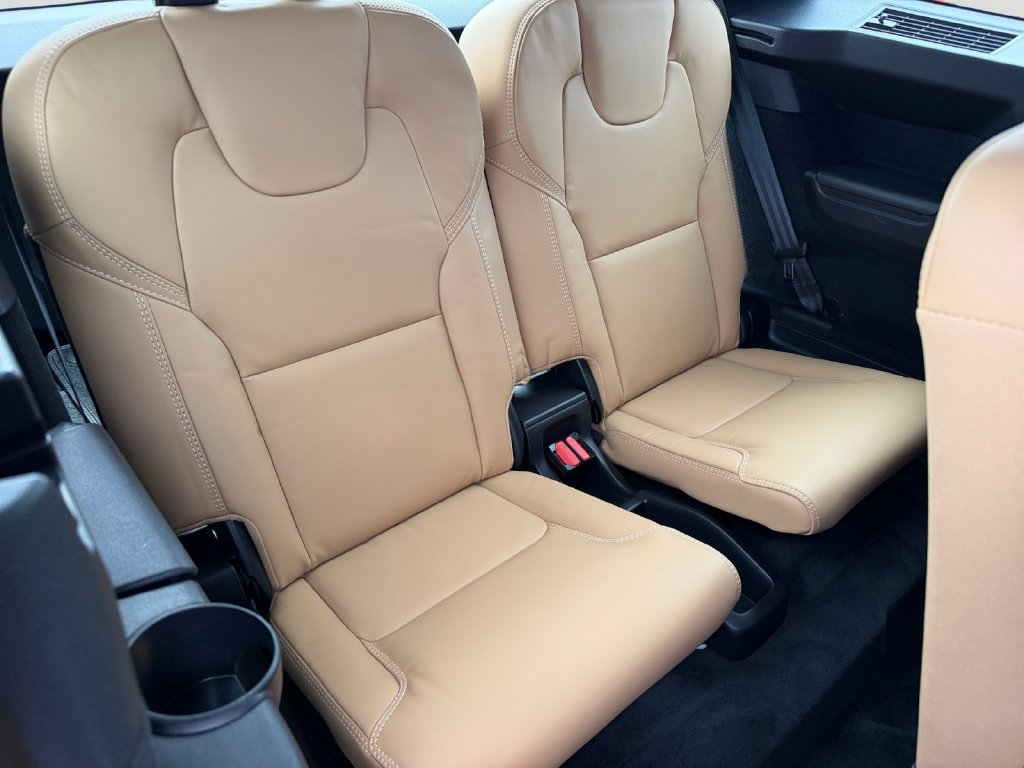 Certified 2025 Volvo XC90 T8 Ultra AWD/4WD image 10