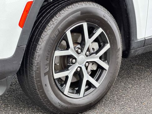 Used 2025 Jeep Grand Cherokee Limited AWD/4WD image 29