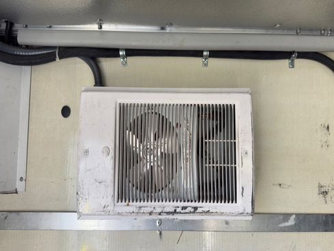 Used 2009 GMC Savana 3500 image 22