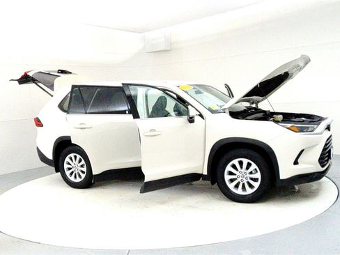 Certified 2024 Toyota Grand Highlander XLE image 12